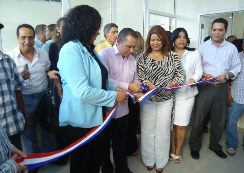 Alcaldía de Moca apertura OAIM y Pagina Web (Corte de cinta)